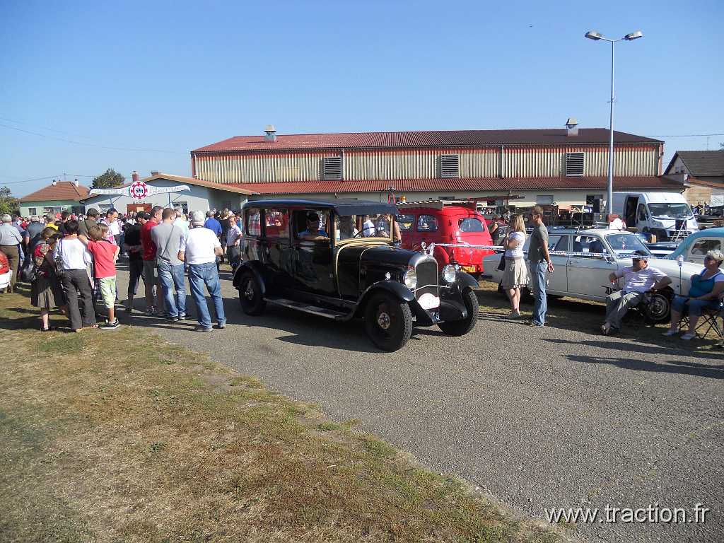 2011_rustenhart (134).jpg - 02/10/2011 - 68740 RUSTENHART 31ème Randonnée Internationale des Vendanges - Le défilé - CITROEN B14